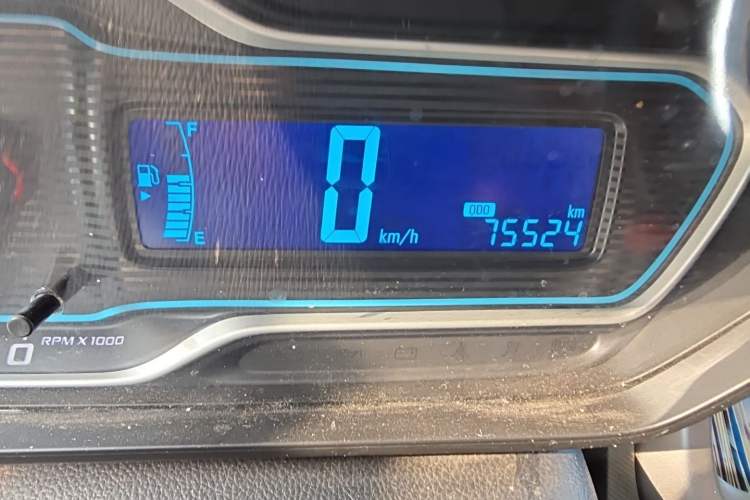 Used Chevrolet Aveo Sonic 2014 Hatchback 1.4SL MT Comfort Edition Odometer Close Up