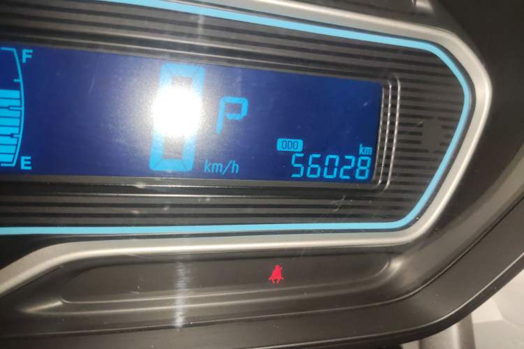 Used Chevrolet Aveo Sonic 2014 Sedan 1.4SL AT Fashion Edition Odometer Close Up