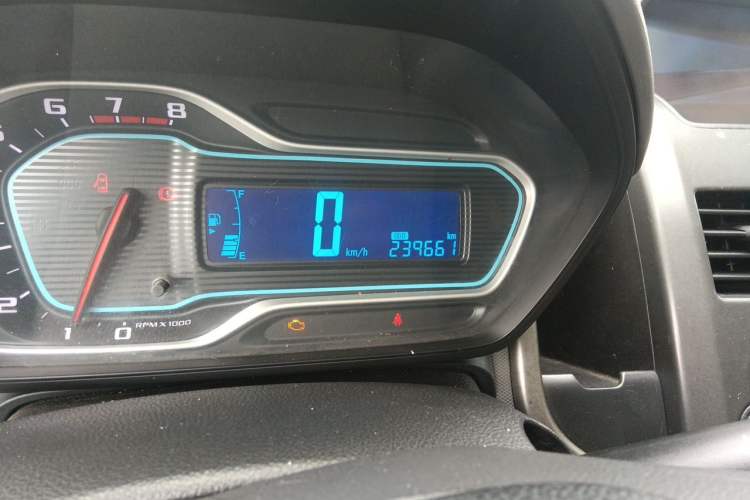 Used Chevrolet Aveo Sonic 2014 Sedan 1.4 SL MT Comfort Edition Odometer Close Up
