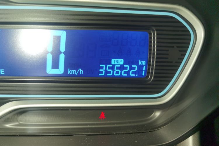 Used Chevrolet Aveo Sonic 2014 Hatchback 1.4SL MT Comfort Edition Odometer Close Up