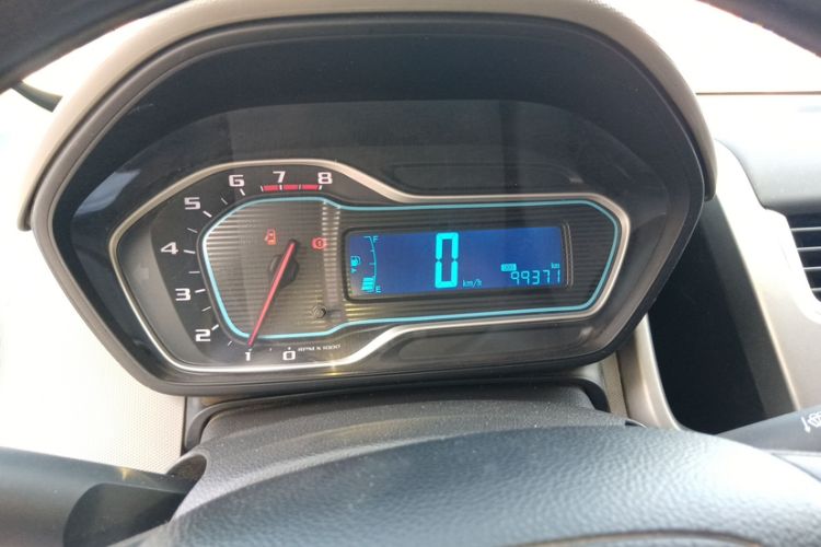 Used Chevrolet Aveo Sonic 2014 Sedan 1.4 SL MT Comfort Edition Odometer Close Up