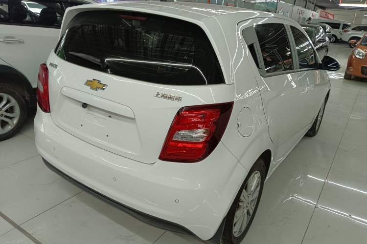 Used Chevrolet Aveo Sonic 2014 Hatchback 1.6 SX AT Fashion Edition Rear Right 45 Deg