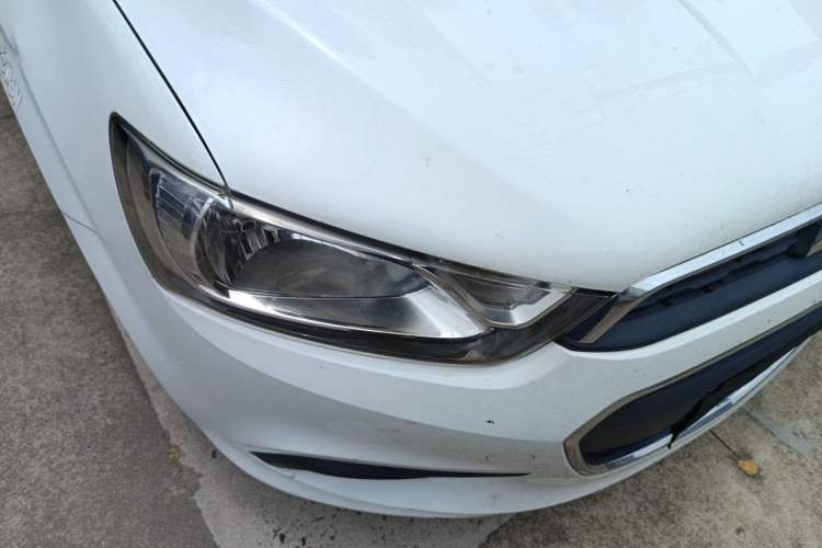 Used Chevrolet Aveo Sonic 2014 Sedan 1.4SL AT Fashion Edition Right Front Headlight