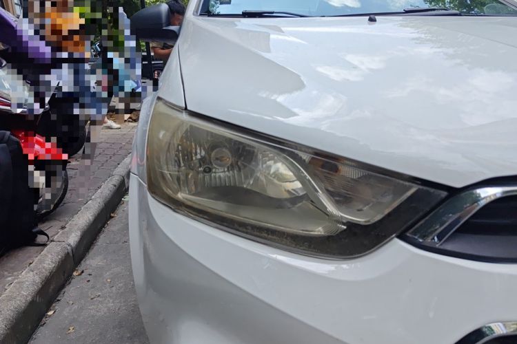 Used Chevrolet Aveo Sonic 2014 Sedan 1.4SL AT Fashion Edition Right Front Headlight