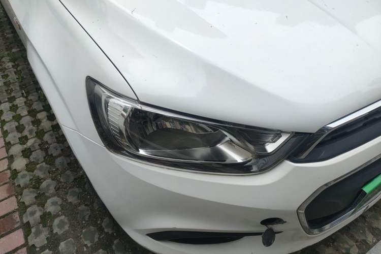 Used Chevrolet Aveo Sonic 2014 Sedan 1.4SL MT Comfort Edition Right Front Headlight