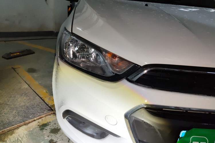 Used Chevrolet Aveo Sonic 2014 Hatchback 1.4SL AT Fashion Edition Right Front Headlight