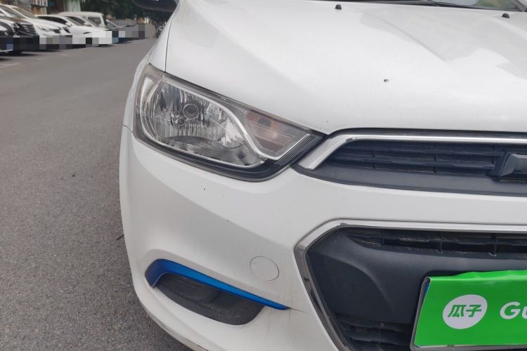 Used Chevrolet Aveo Sonic 2014 Sedan 1.4SL MT Comfort Edition Right Front Headlight
