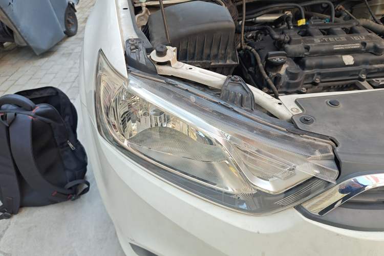 Used Chevrolet Aveo Sonic 2014 Sedan 1.4SL AT Fashion Edition Right Front Headlight