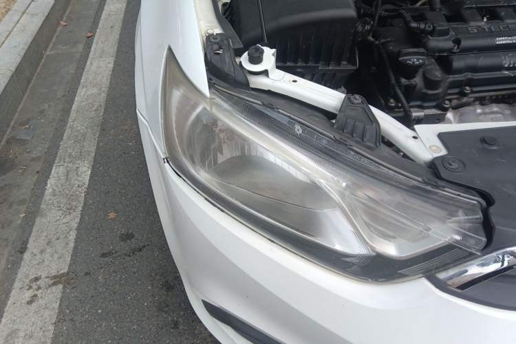 Used Chevrolet Aveo Sonic 2014 Sedan 1.4 SL MT Comfort Edition Right Front Headlight