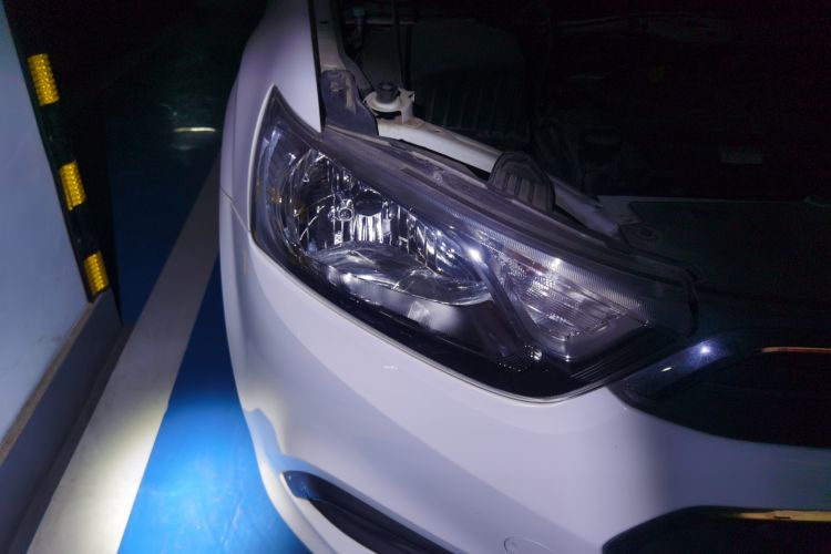 Used Chevrolet Aveo Sonic 2014 Hatchback 1.4SL MT Comfort Edition Right Front Headlight