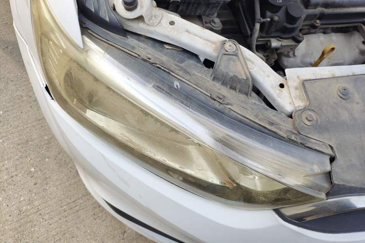 Used Chevrolet Aveo Sonic 2014 Sedan 1.4SL MT Comfort Edition Right Front Headlight