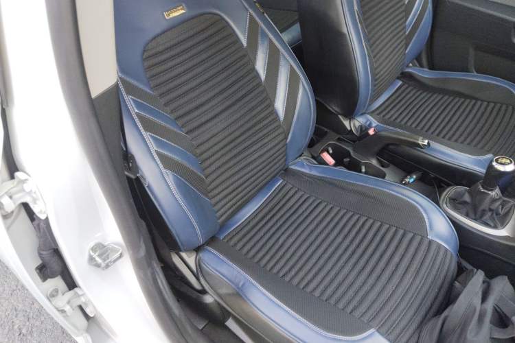 Used Chevrolet Aveo Sonic 2014 Sedan 1.4 SL MT Comfort Edition Right Front Seat
