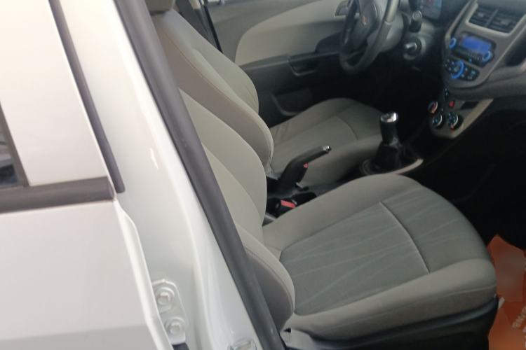 Used Chevrolet Aveo Sonic 2014 Sedan 1.4SL MT Comfort Edition Right Front Seat