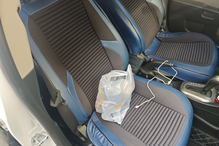 Used Chevrolet Aveo Sonic 2014 Sedan 1.4SL AT Stylish Sunroof Edition Right Front Seat