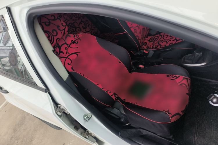 Used Chevrolet Aveo Sonic 2014 Sedan 1.4SL MT Comfort Edition Right Front Seat