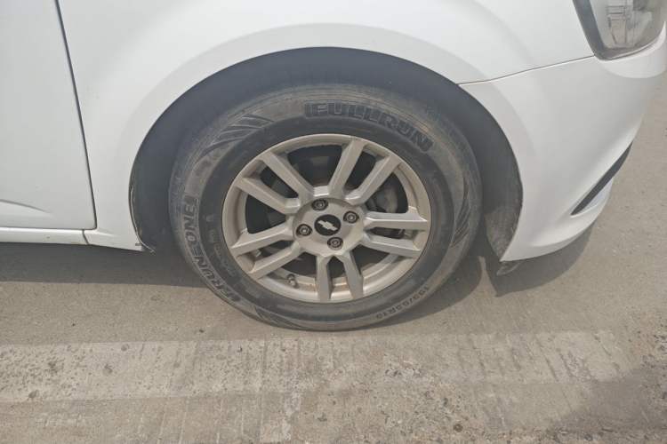 Used Chevrolet Aveo Sonic 2014 Sedan 1.4 SL MT Comfort Edition Right Front Wheel Hub