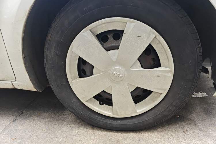 Used Chevrolet Aveo Sonic 2014 Sedan 1.4SL AT Fashion Edition Right Front Wheel Hub
