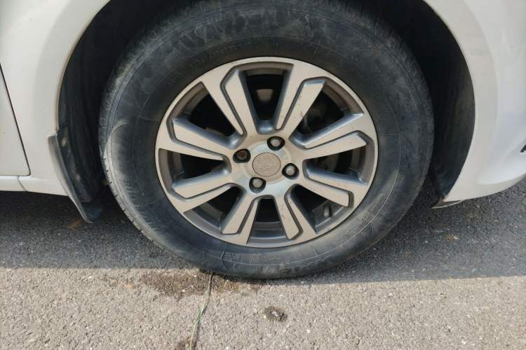 Used Chevrolet Aveo Sonic 2014 Sedan 1.4 SL MT Comfort Edition Right Front Wheel Hub