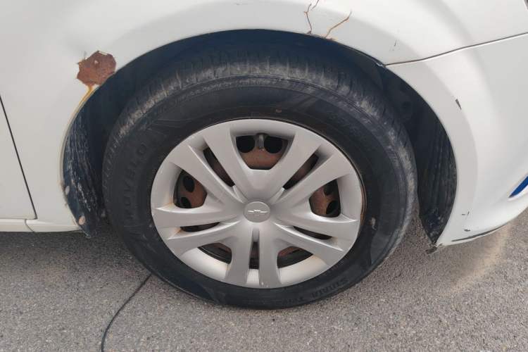 Used Chevrolet Aveo Sonic 2014 Sedan 1.4SL MT Comfort Edition Right Front Wheel Hub