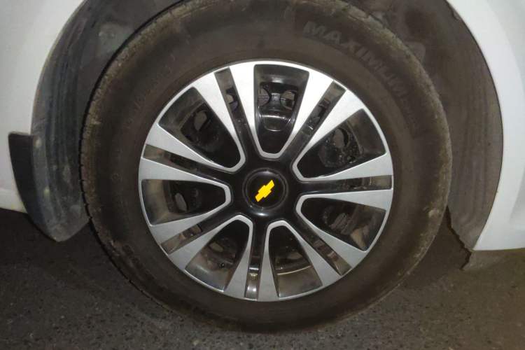 Used Chevrolet Aveo Sonic 2014 Sedan 1.4SL AT Fashion Edition Right Front Wheel Hub