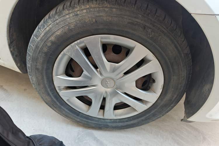 Used Chevrolet Aveo Sonic 2014 Sedan 1.4SL AT Fashion Edition Right Front Wheel Hub