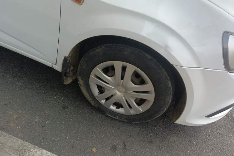 Used Chevrolet Aveo Sonic 2014 Sedan 1.4 SL MT Comfort Edition Right Front Wheel Hub