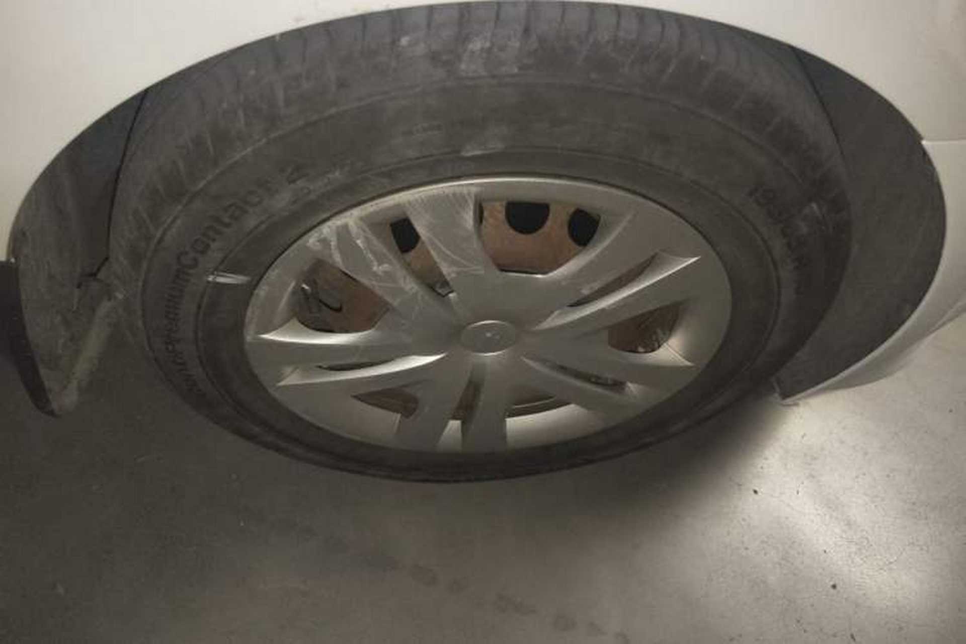 Used Chevrolet Aveo Sonic 2014 Sedan 1.4SL AT Stylish Sunroof Edition Right Front Wheel Hub