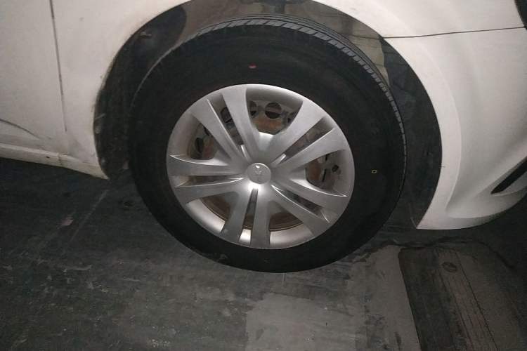 Used Chevrolet Aveo Sonic 2014 Sedan 1.4SL AT Fashion Edition Right Front Wheel Hub