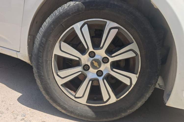 Used Chevrolet Aveo Sonic 2014 Sedan 1.4SL MT Comfort Edition Right Front Wheel Hub