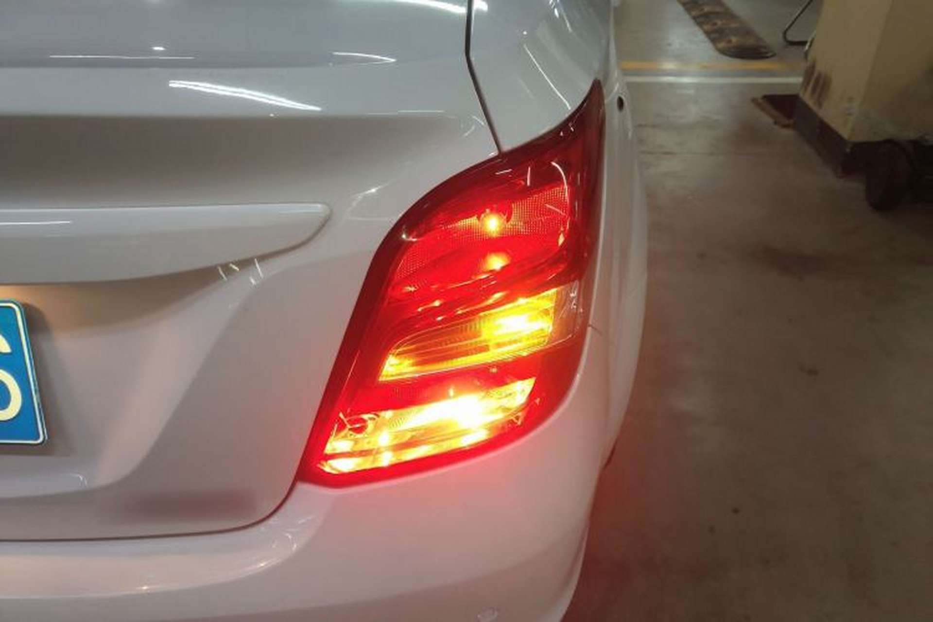 Used Chevrolet Aveo Sonic 2014 Sedan 1.4SL AT Stylish Sunroof Edition Right Rear Taillight