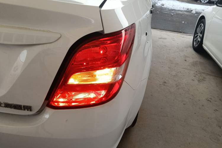 Used Chevrolet Aveo Sonic 2014 Sedan 1.4SL MT Comfort Edition Right Rear Taillight