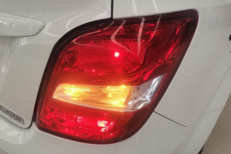 Used Chevrolet Aveo Sonic 2014 Sedan 1.4SL MT Comfort Edition Right Rear Taillight