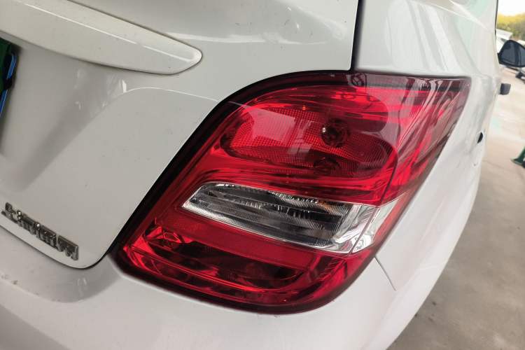 Used Chevrolet Aveo Sonic 2014 Sedan 1.4SL MT Comfort Edition Right Rear Taillight