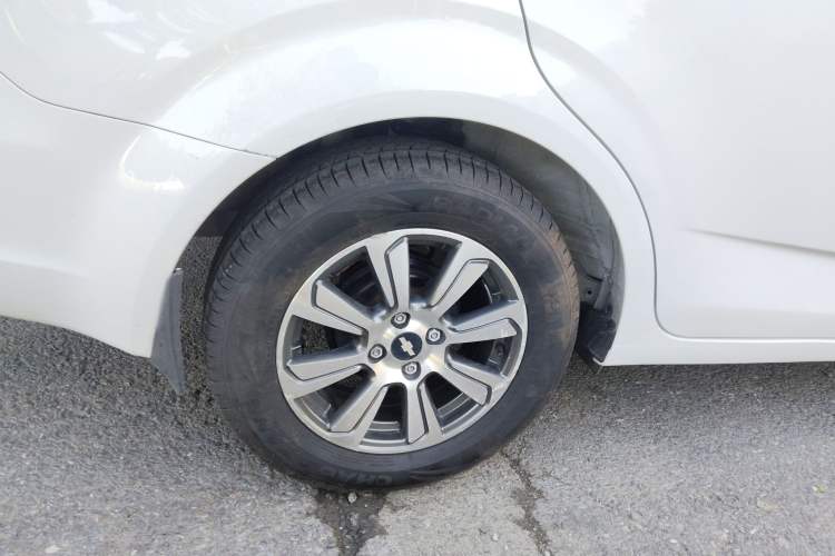 Used Chevrolet Aveo Sonic 2014 Sedan 1.4 SL MT Comfort Edition Right Rear Wheel Hub