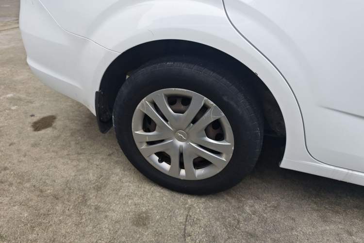Used Chevrolet Aveo Sonic 2014 Sedan 1.4SL AT Fashion Edition Right Rear Wheel Hub