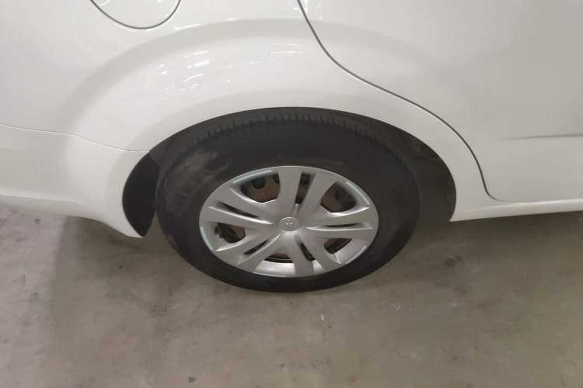 Used Chevrolet Aveo Sonic 2014 Sedan 1.4SL AT Stylish Sunroof Edition Right Rear Wheel Hub