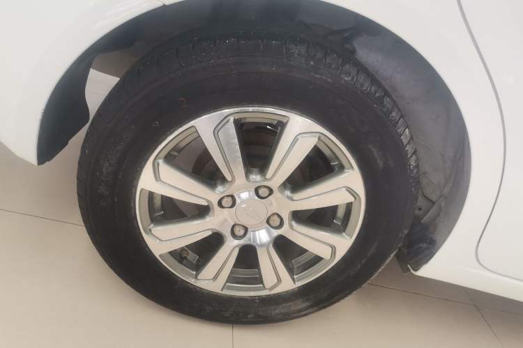Used Chevrolet Aveo Sonic 2014 Sedan 1.4SL MT Comfort Edition Right Rear Wheel Hub
