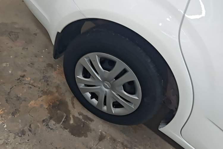 Used Chevrolet Aveo Sonic 2014 Sedan 1.4SL AT Fashion Edition Right Rear Wheel Hub
