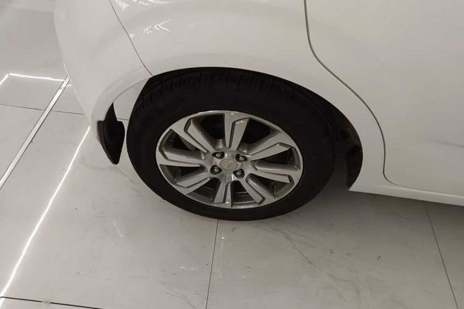 Used Chevrolet Aveo Sonic 2014 Hatchback 1.6 SX AT Fashion Edition Right Rear Wheel Hub