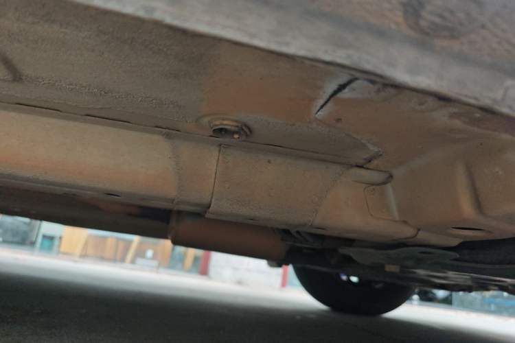 Used Chevrolet Aveo Sonic 2014 Sedan 1.4SL AT Fashion Edition Right Side Sill