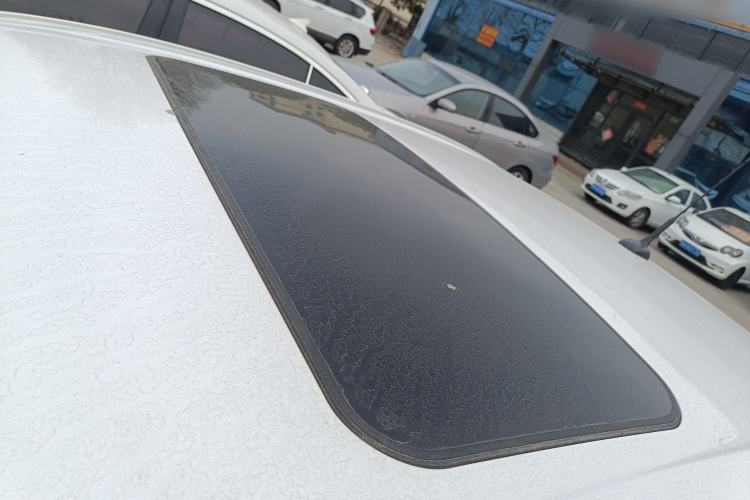 Used Chevrolet Aveo Sonic 2014 Sedan 1.4SL AT Stylish Sunroof Edition Roof