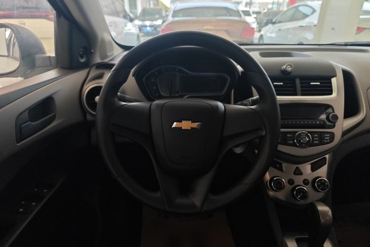 Used Chevrolet Aveo Sonic 2014 Sedan 1.4SL AT Stylish Sunroof Edition Steering Wheel