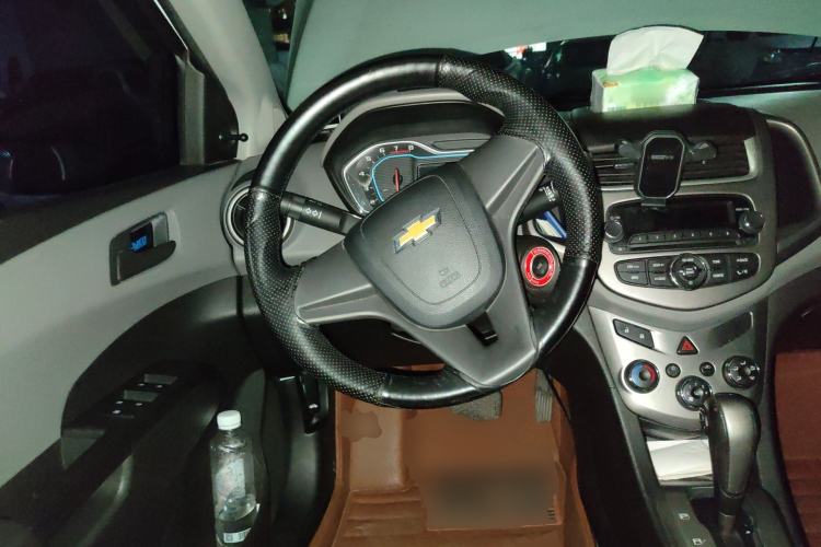 Used Chevrolet Aveo Sonic 2014 Sedan 1.4SL AT Stylish Sunroof Edition Steering Wheel