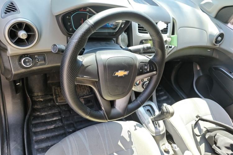 Used Chevrolet Aveo Sonic 2014 Sedan 1.4SE AT Comfort Edition Steering Wheel