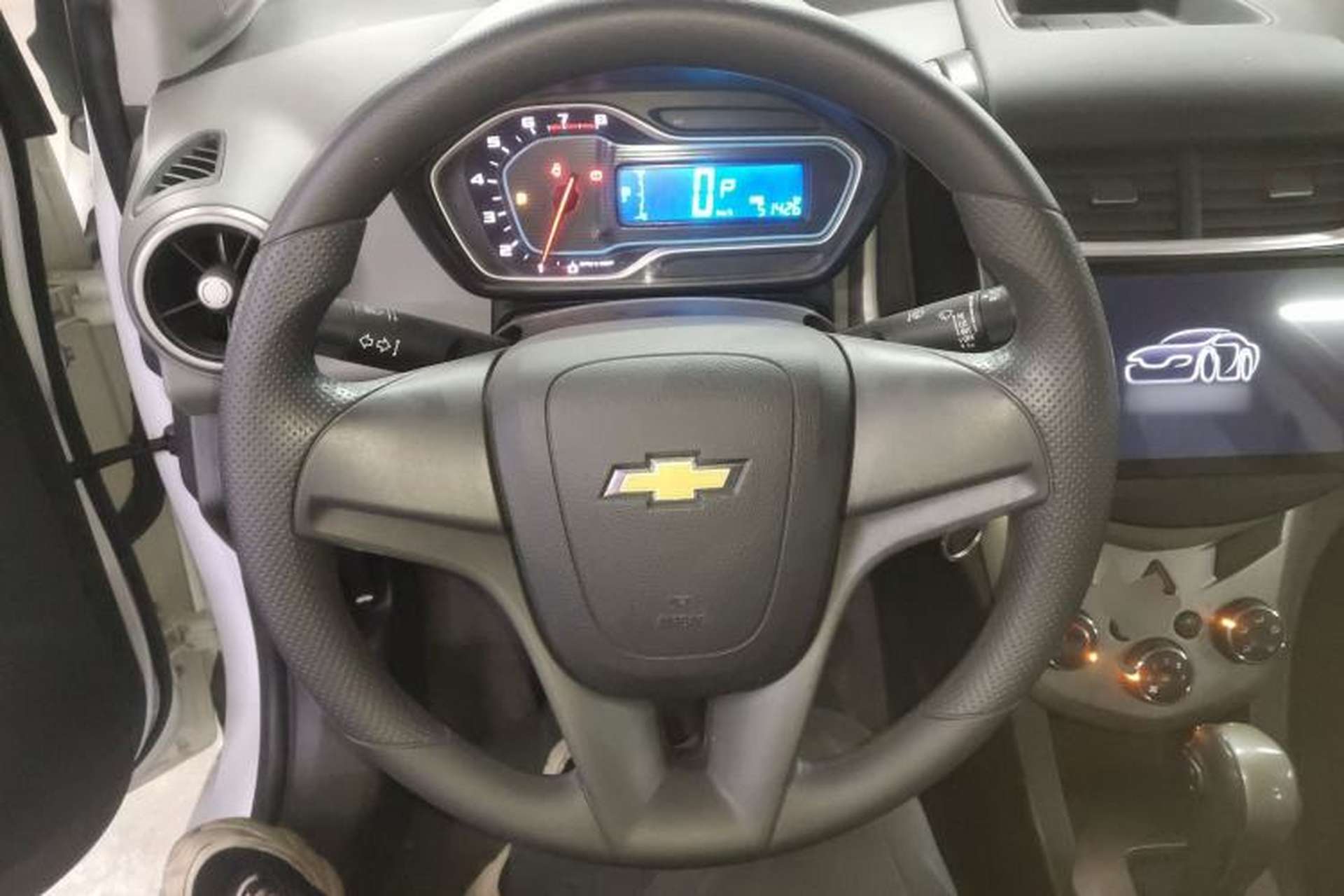 Used Chevrolet Aveo Sonic 2014 Sedan 1.4SL AT Stylish Sunroof Edition Steering Wheel