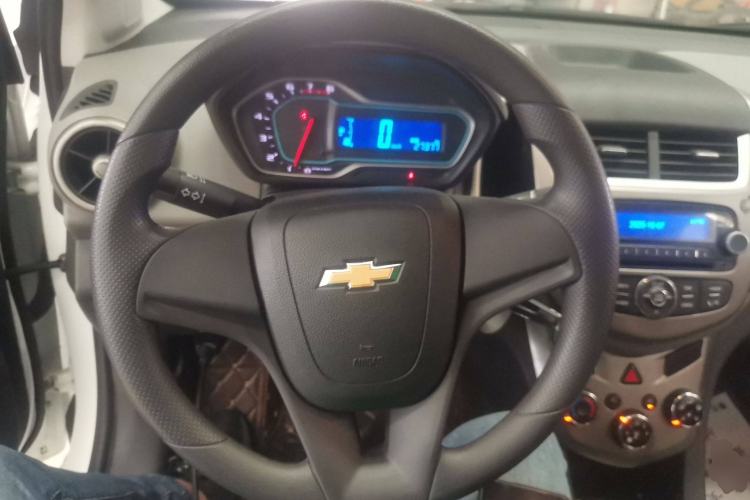 Used Chevrolet Aveo Sonic 2014 Sedan 1.4SL MT Comfort Edition Steering Wheel