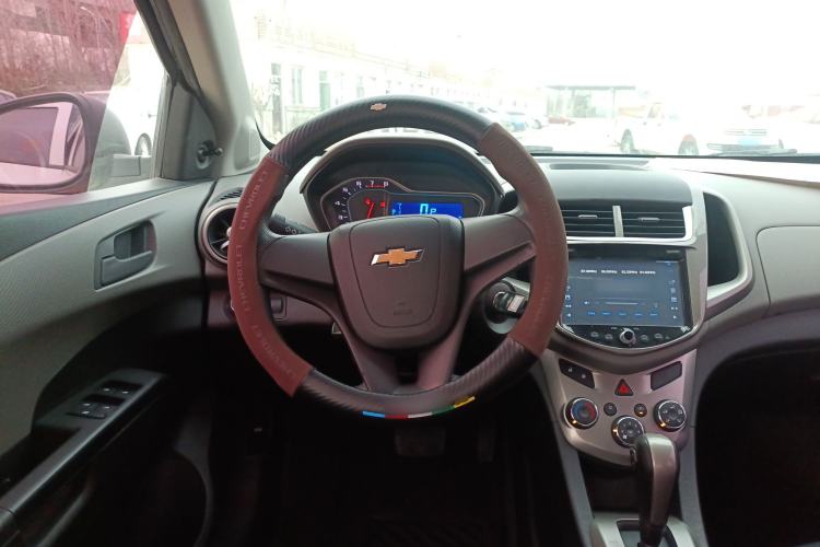 Used Chevrolet Aveo Sonic 2014 Sedan 1.4SL AT Stylish Sunroof Edition Steering Wheel