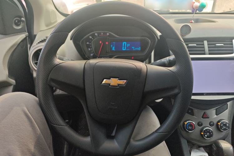 Used Chevrolet Aveo Sonic 2014 Sedan 1.4SL AT Stylish Sunroof Edition Steering Wheel