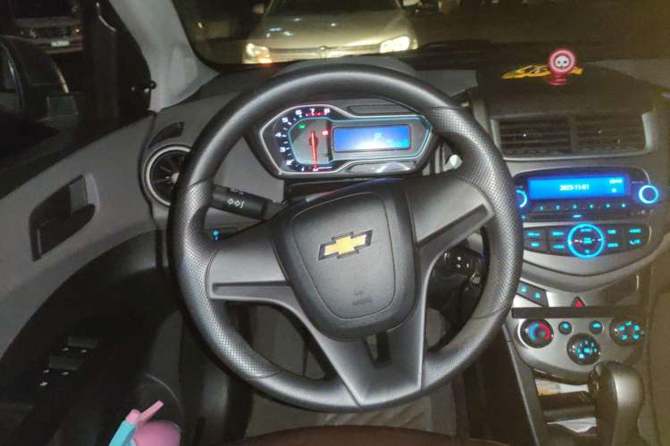 Used Chevrolet Aveo Sonic 2014 Sedan 1.4SL AT Fashion Edition Steering Wheel