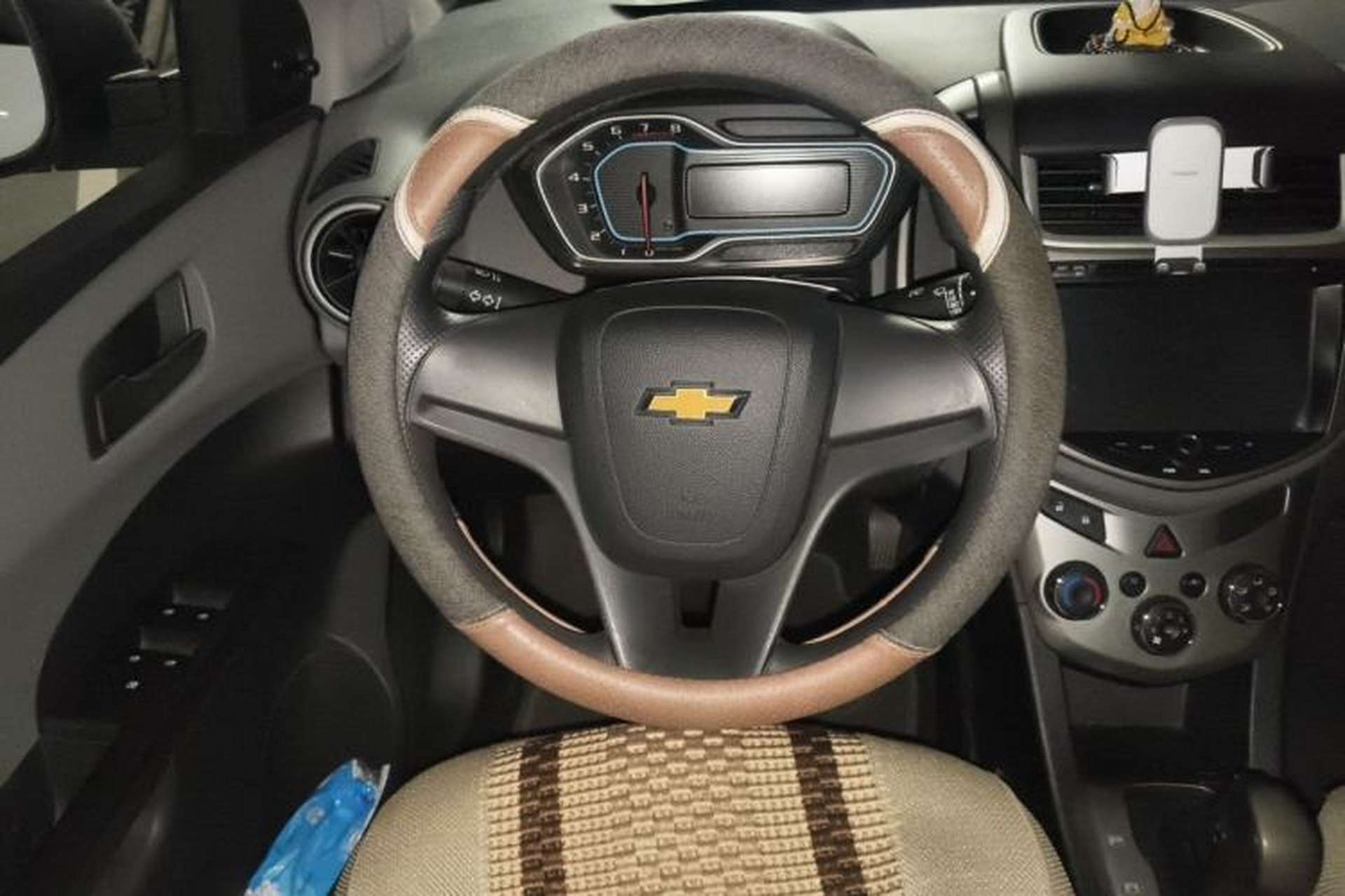 Used Chevrolet Aveo Sonic 2014 Sedan 1.4SL AT Stylish Sunroof Edition Steering Wheel